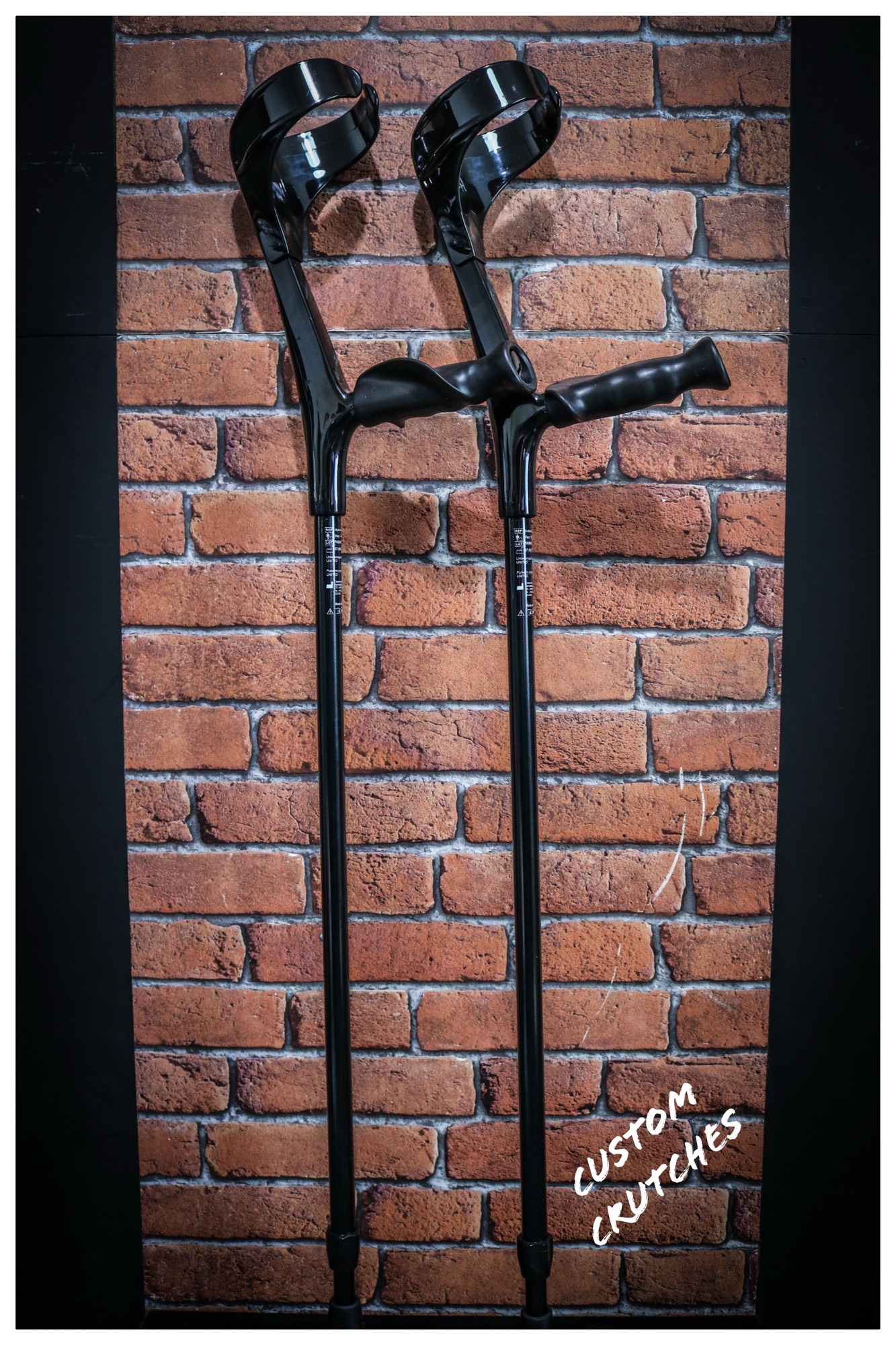 KOWSKY UNITED CLOSED CUFF CRUTCHES ANATOMIC SOFT (2025) BLACK (PUSH BUTTON)